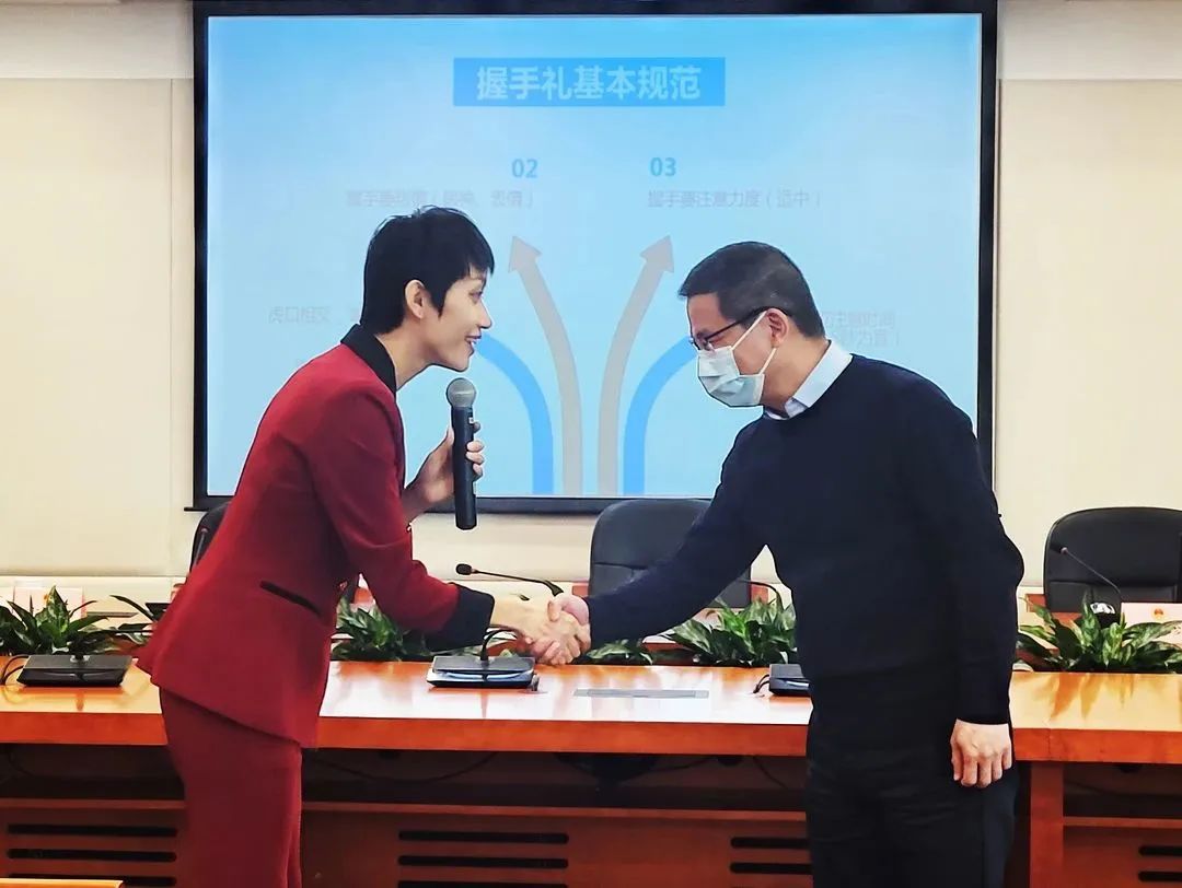 “明德知礼，共树文明新风” 市人大常委会机关组织文明礼仪知识专题培训